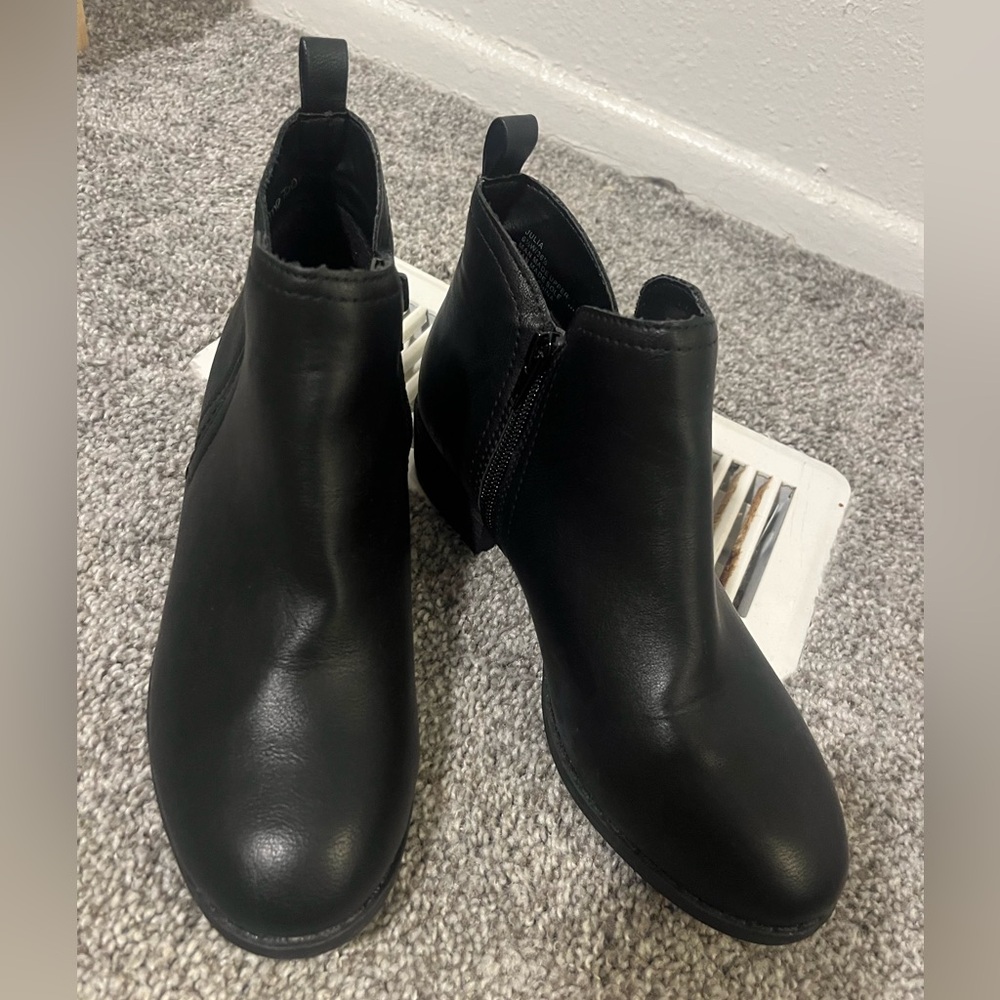 Me Too Classic Black Ankle Booties